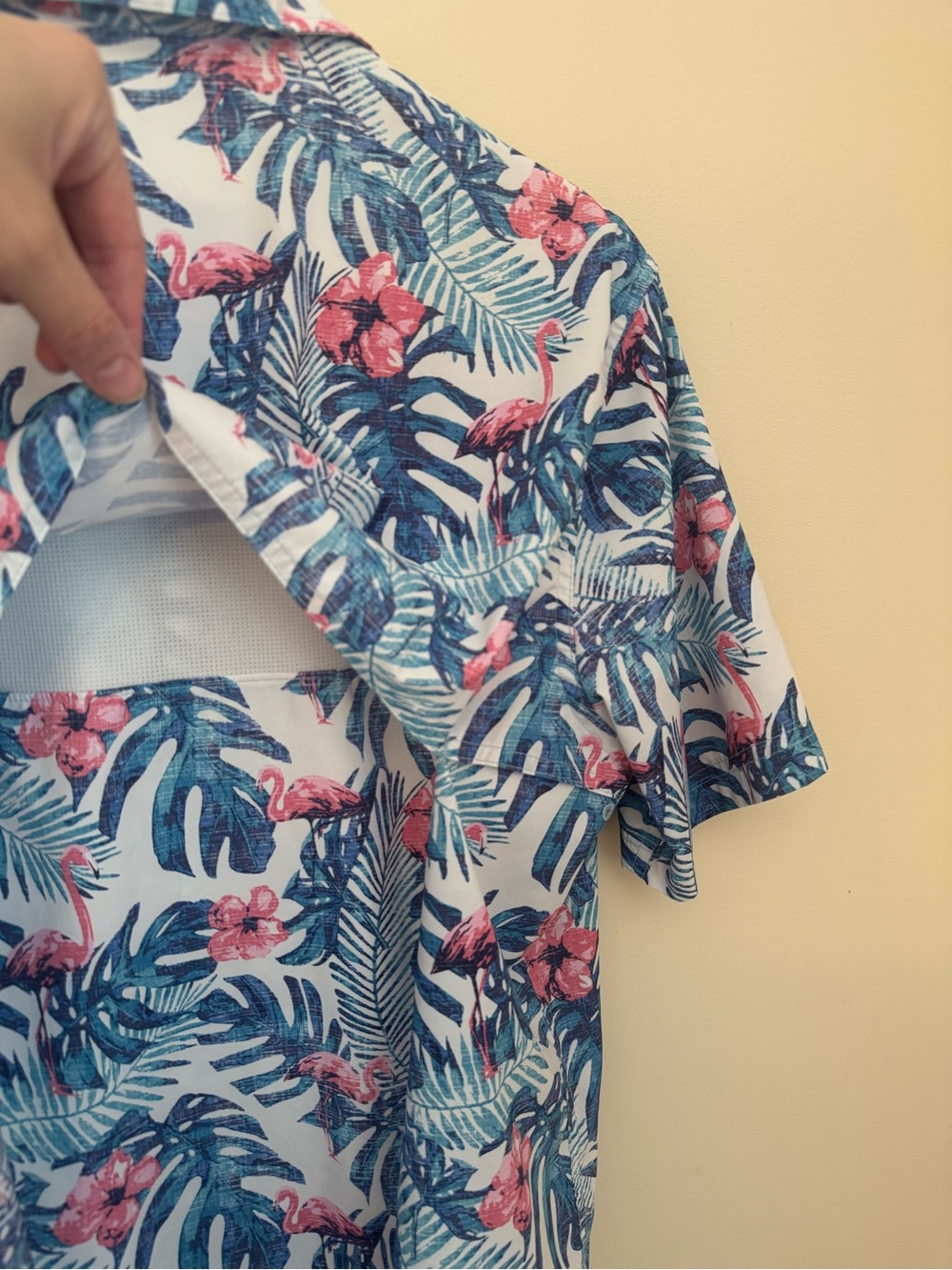 IZOD Saltwater Vented Fishing Shirt Men’s Medium Flamingo Tropical Button Up - Picture 4 of 6